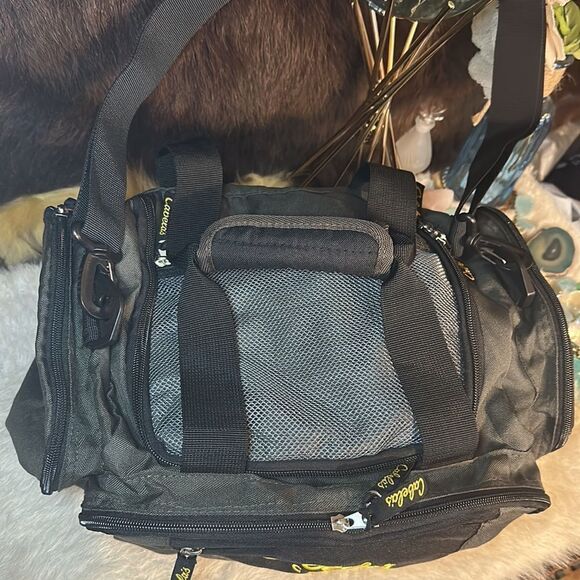 Cabela’s travel bag (6028) - Picture 2 of 7